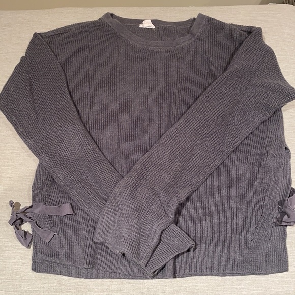 GARAGE SWEATER WITH OPENING - Picture 3 of 3